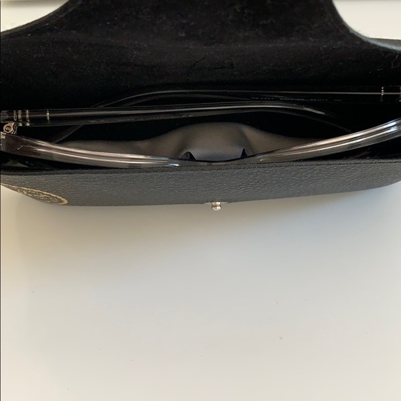 Black ray ban sunglasses with case and cloth - Picture 3 of 10